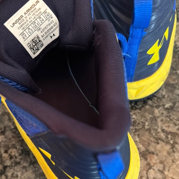 Under Armour boys Blue and Yellow Sneakers EUC 6Y - Picture 9 of 15